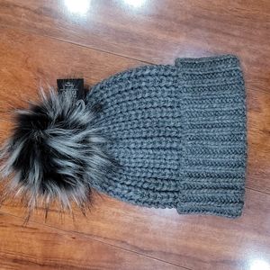 NWT WOMEN'S BA-BO KNIT HAT WITH FAUX FUR POM.
